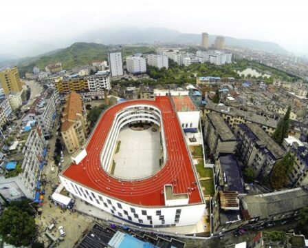 5424f628c07a80c9ea0000f6_tiantai-no-2-primary-school-lycs-architecture_portada_01_aerial_west